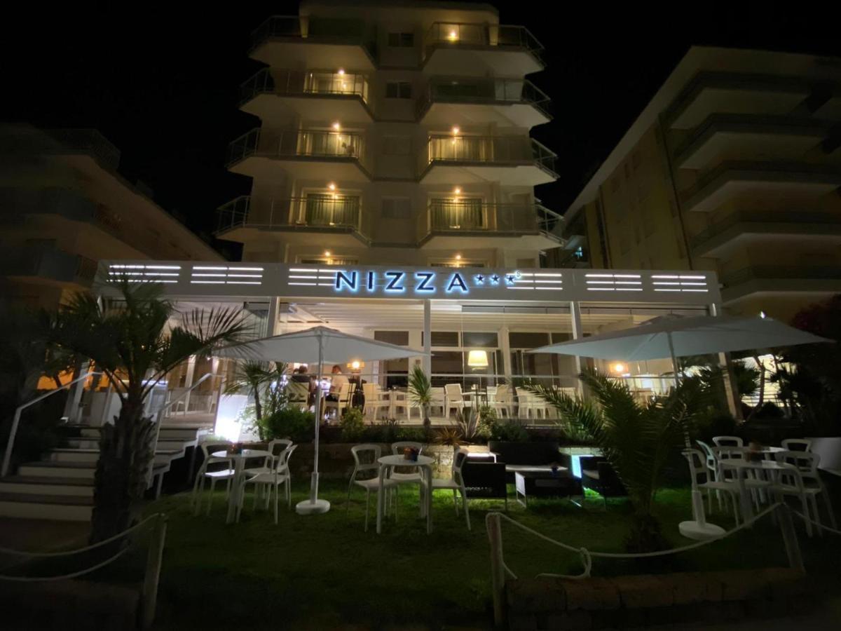 Hotel Nizza Frontemare Superior 3 Stelle リド・ディ・イエゾロ エクステリア 写真