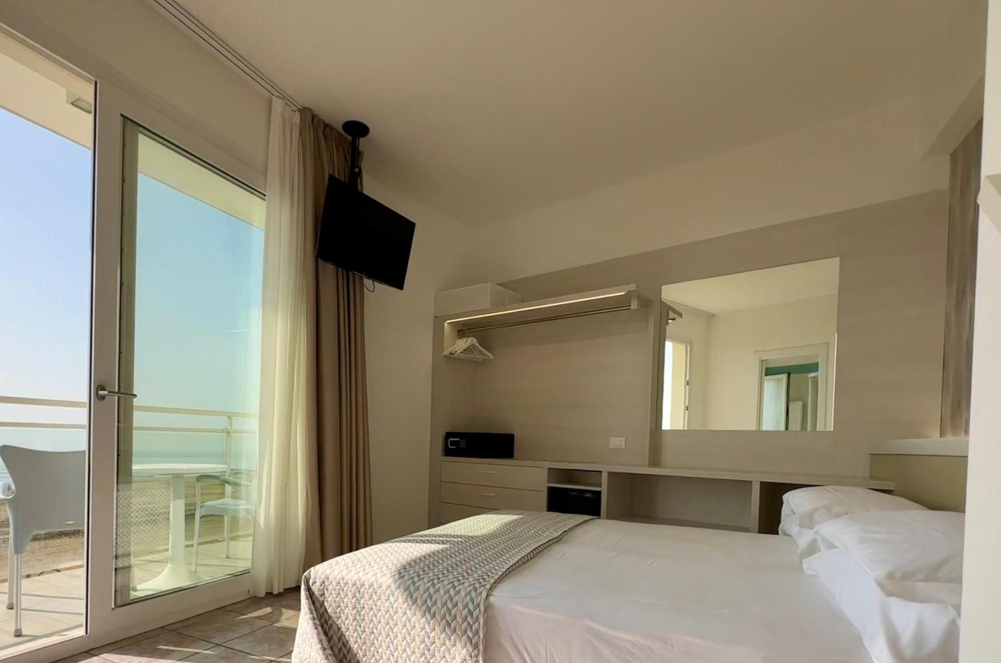 Hotel Nizza Frontemare Superior 3 Stelle リド・ディ・イエゾロ エクステリア 写真
