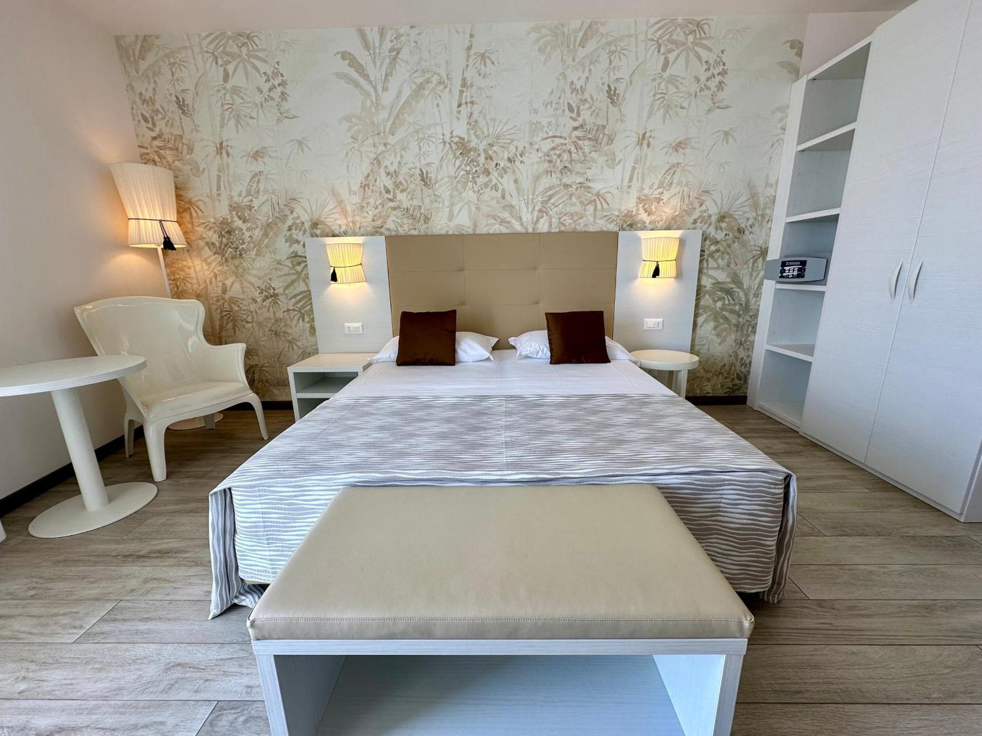 Hotel Nizza Frontemare Superior 3 Stelle リド・ディ・イエゾロ エクステリア 写真