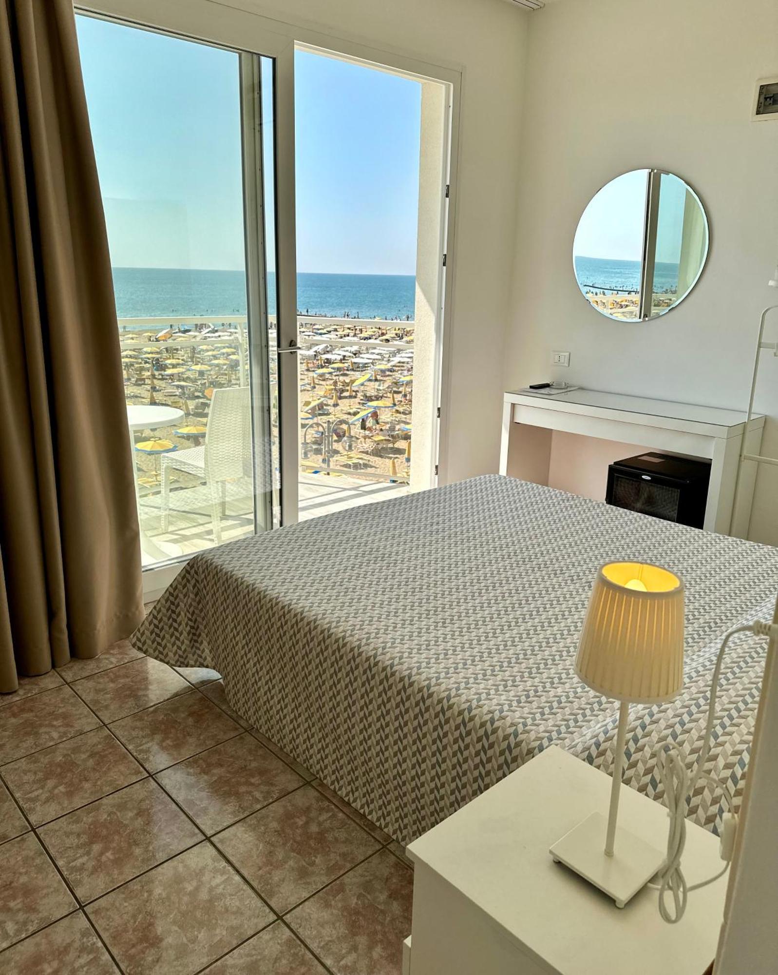 Hotel Nizza Frontemare Superior 3 Stelle リド・ディ・イエゾロ エクステリア 写真
