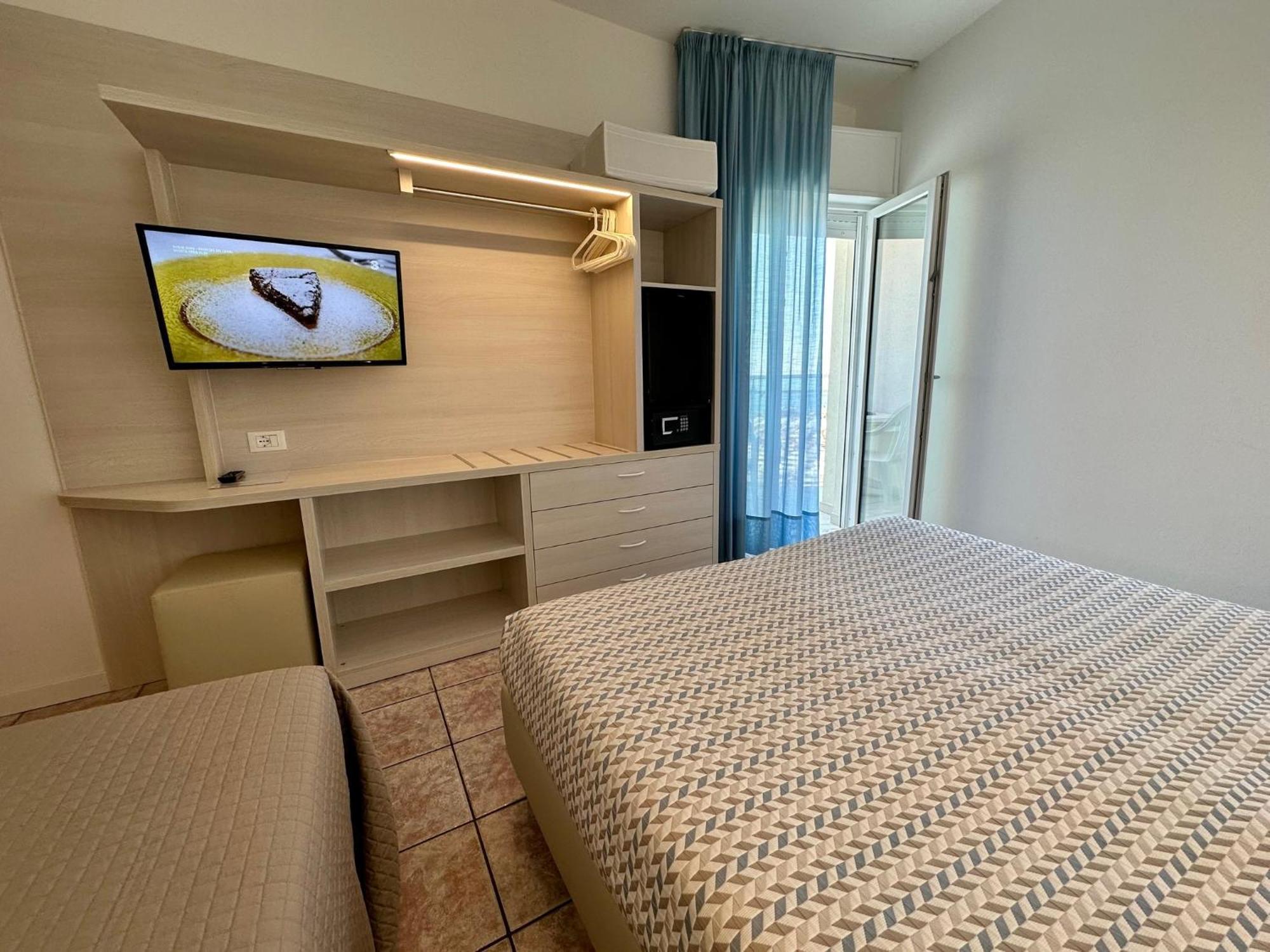 Hotel Nizza Frontemare Superior 3 Stelle リド・ディ・イエゾロ エクステリア 写真
