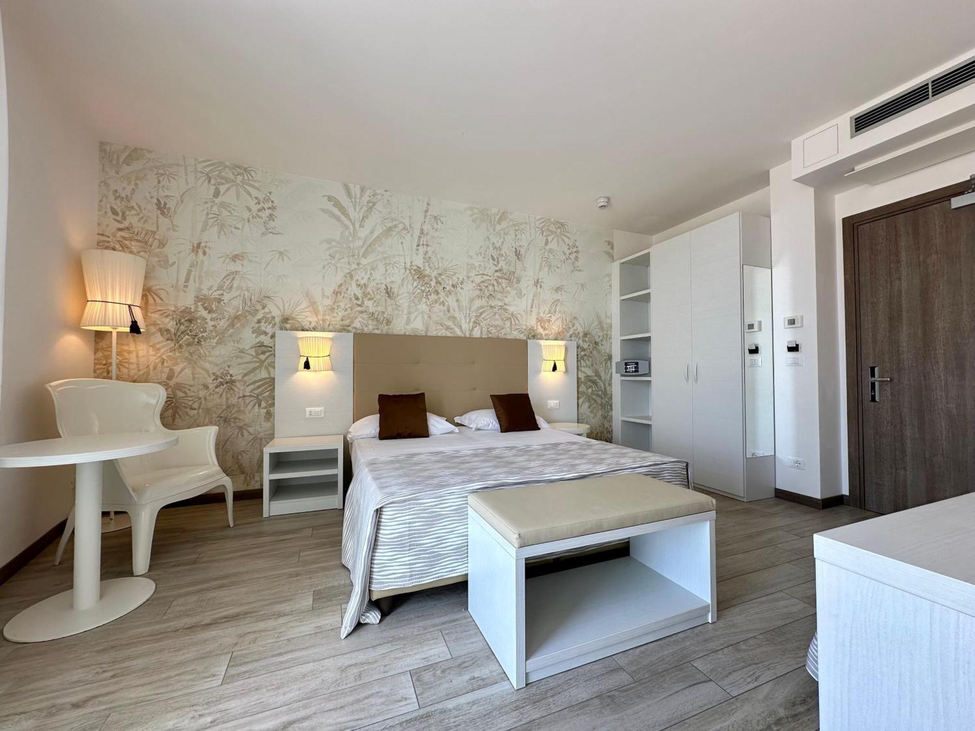 Hotel Nizza Frontemare Superior 3 Stelle リド・ディ・イエゾロ エクステリア 写真