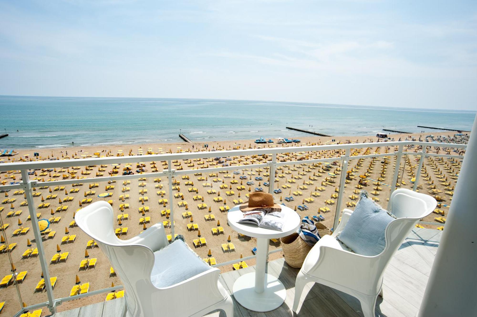 Hotel Nizza Frontemare Superior 3 Stelle リド・ディ・イエゾロ エクステリア 写真