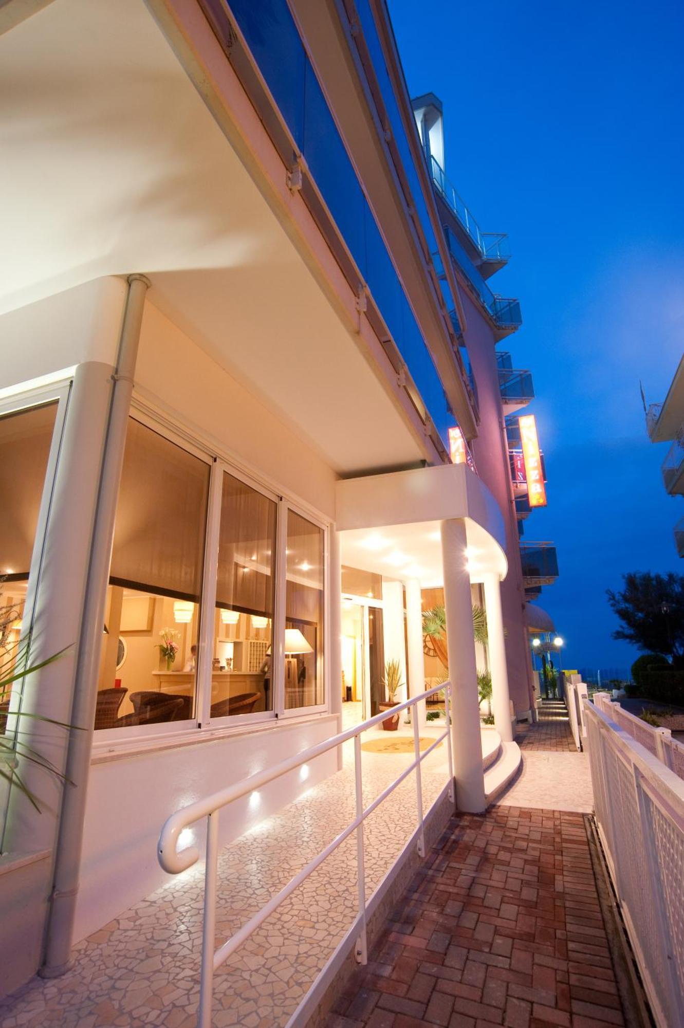 Hotel Nizza Frontemare Superior 3 Stelle リド・ディ・イエゾロ エクステリア 写真