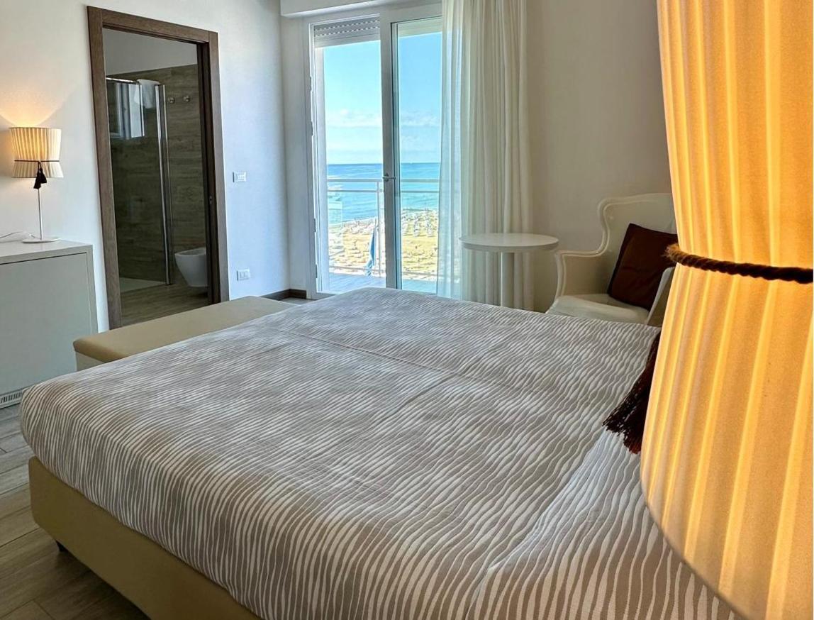 Hotel Nizza Frontemare Superior 3 Stelle リド・ディ・イエゾロ エクステリア 写真