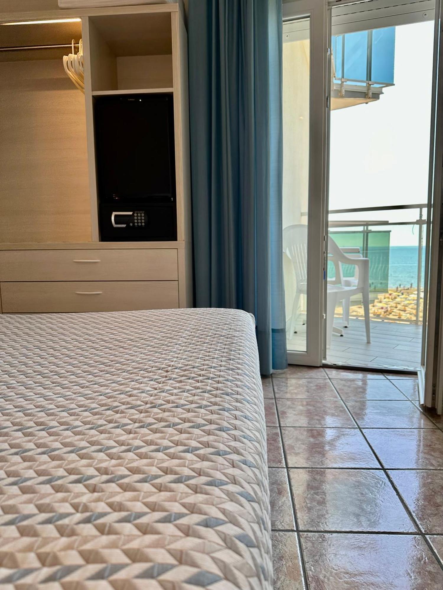 Hotel Nizza Frontemare Superior 3 Stelle リド・ディ・イエゾロ エクステリア 写真