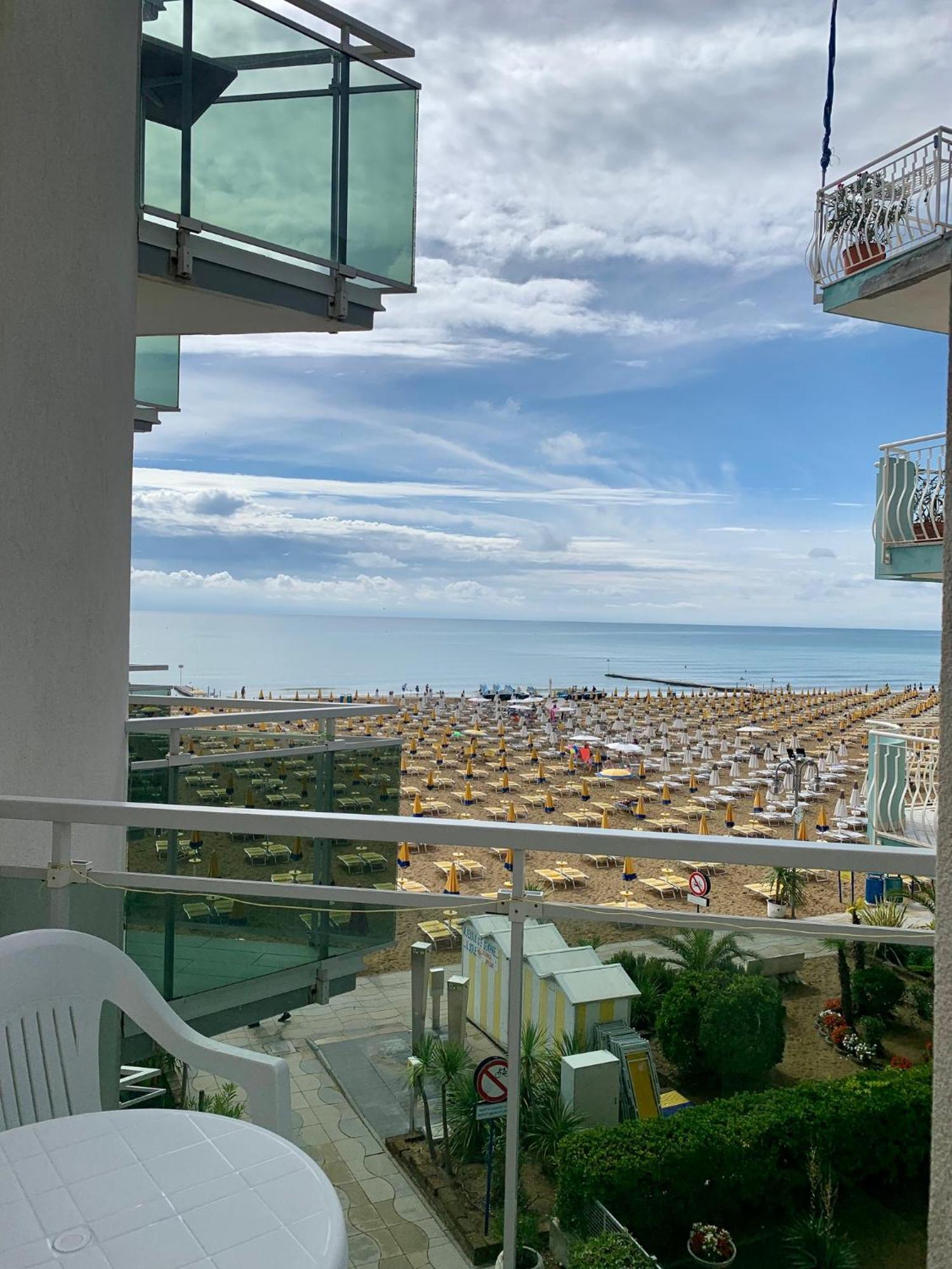 Hotel Nizza Frontemare Superior 3 Stelle リド・ディ・イエゾロ エクステリア 写真