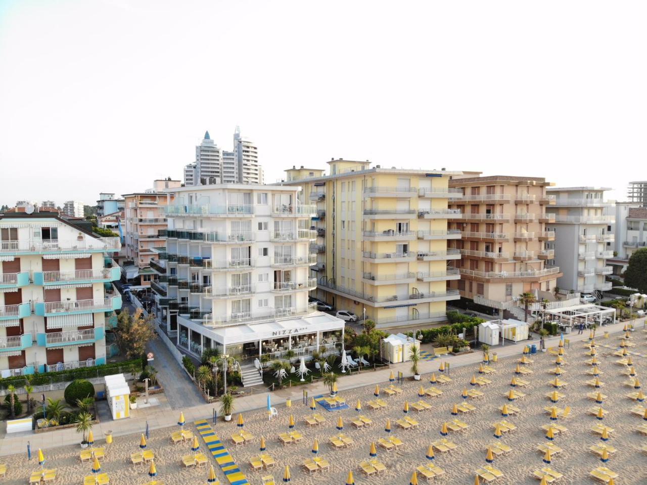 Hotel Nizza Frontemare Superior 3 Stelle リド・ディ・イエゾロ エクステリア 写真