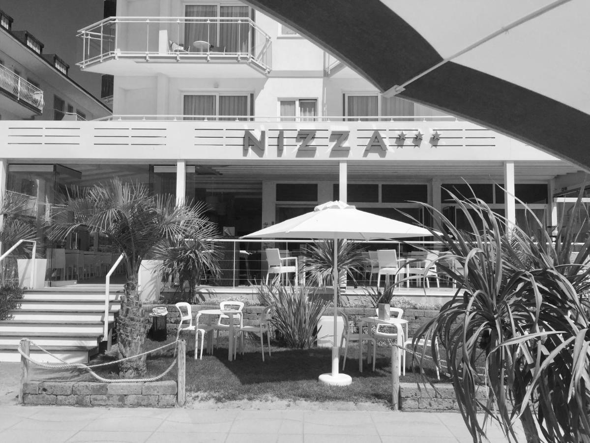 Hotel Nizza Frontemare Superior 3 Stelle リド・ディ・イエゾロ エクステリア 写真