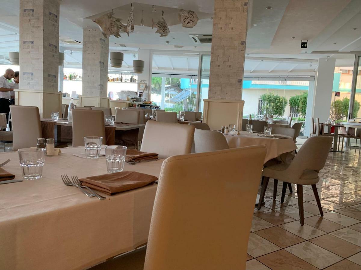 Hotel Nizza Frontemare Superior 3 Stelle リド・ディ・イエゾロ エクステリア 写真