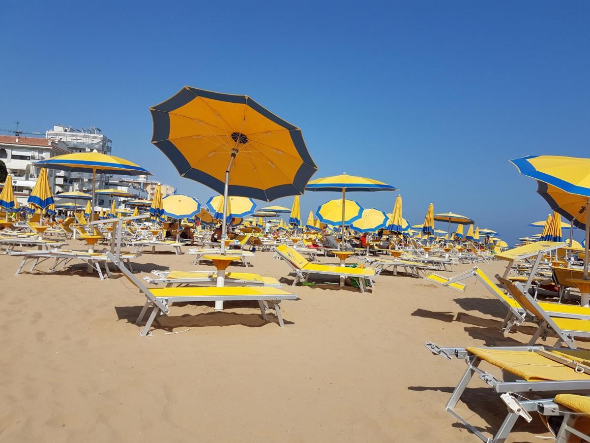 Hotel Nizza Frontemare Superior 3 Stelle リド・ディ・イエゾロ エクステリア 写真